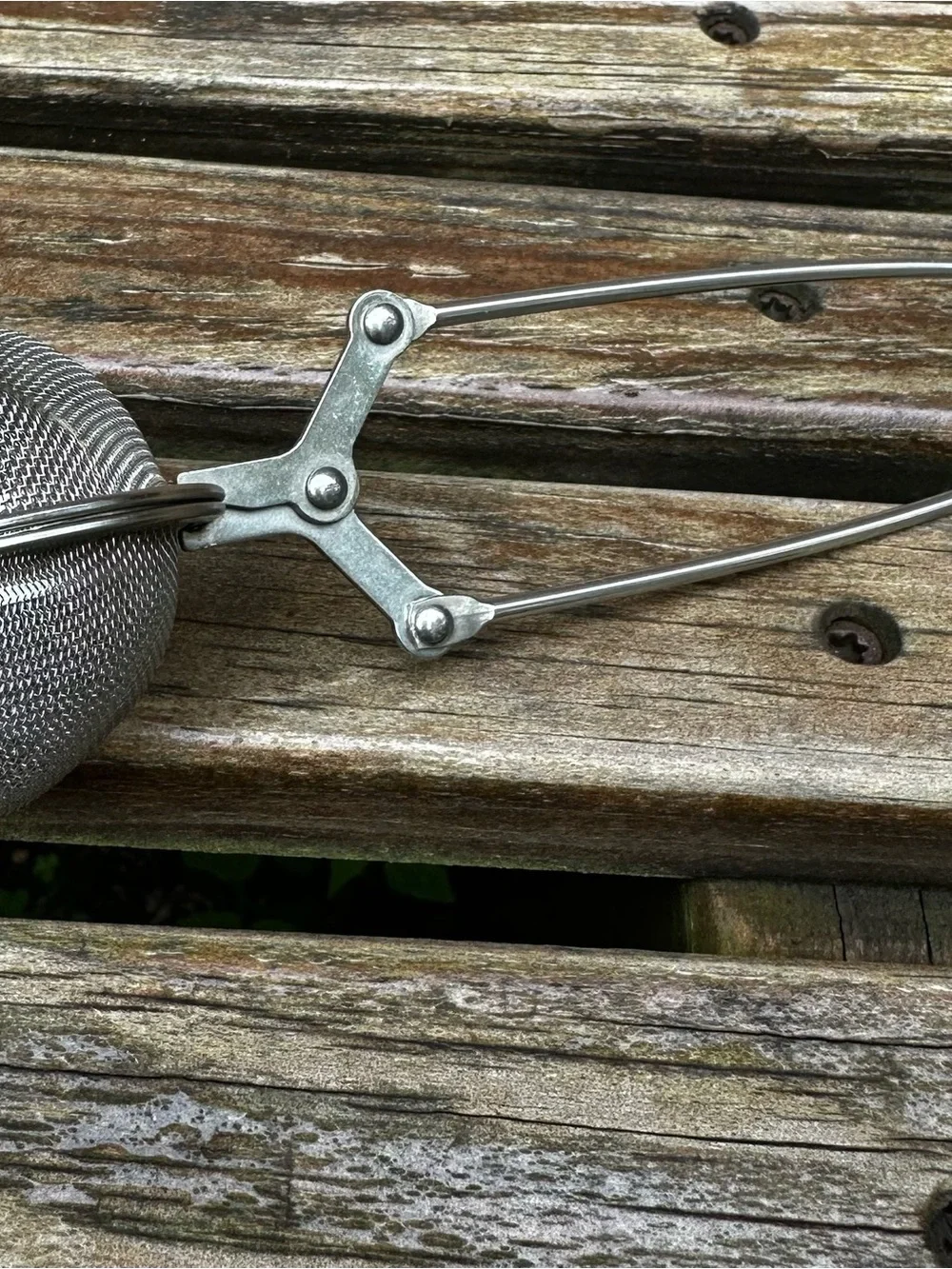Vtg Metal Mesh Tea Strainer/Infuser Spring Hinge